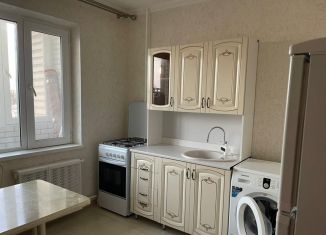 Сдается в аренду двухкомнатная квартира, 57 м2, Грозный, улица Ризвана Исаевича Гайдабаева, 35