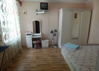 Аренда 2-комнатной квартиры, 55 м2, Евпатория, улица Вити Коробкова, 24