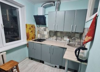 Сдаю 2-ком. квартиру, 50 м2, Новороссийск, улица Видова, 168