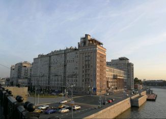Аренда 3-комнатной квартиры, 72 м2, Москва, улица Серафимовича, 2, метро Кропоткинская