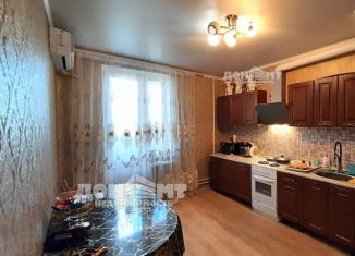 Продам 3-комнатную квартиру, 65 м2, Ростов-на-Дону, Советский район, улица Жмайлова, 13