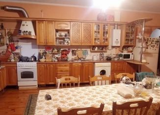 Продам 4-комнатную квартиру, 150 м2, Новочеркасск, Платовский проспект, 62Д