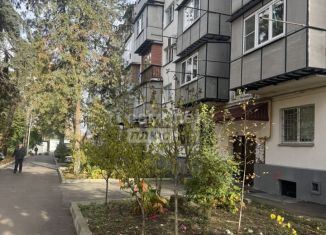 Продам 3-комнатную квартиру, 59 м2, Кабардино-Балкариия, проспект Кулиева, 36