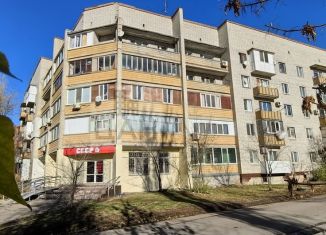 Продам 3-ком. квартиру, 58 м2, Энгельс, улица Космонавтов, 16