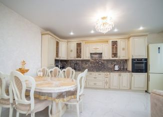 Продам 3-комнатную квартиру, 113.5 м2, Екатеринбург, метро Чкаловская, улица Чкалова, 231