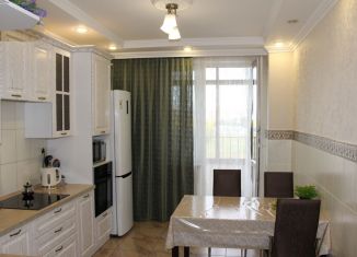 Продаю трехкомнатную квартиру, 105 м2, Красноярский край, улица Петра Ломако, 8