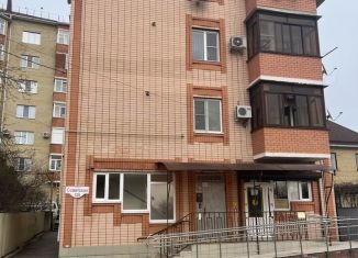 Сдается в аренду двухкомнатная квартира, 59 м2, Темрюк, Советская улица, 125