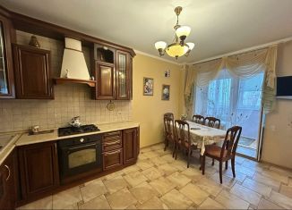 Трехкомнатная квартира на продажу, 92 м2, Курская область, улица Ленина, 25к2