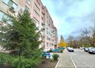 Сдаю в аренду 2-ком. квартиру, 56 м2, Таганрог, улица Морозова, 22