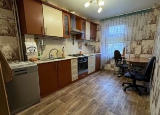 Сдача в аренду 4-ком. квартиры, 70 м2, Нижнекамск, проспект Химиков, 82Б