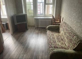 Трехкомнатная квартира в аренду, 52 м2, Нижнекамск, проспект Строителей, 11