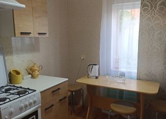 Сдается двухкомнатная квартира, 45 м2, Геленджик, улица Толстого, 39