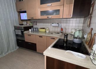 Продам 2-ком. квартиру, 53 м2, Заречный, улица Алещенкова, 12