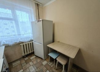 Сдам в аренду трехкомнатную квартиру, 63 м2, Тобольск, улица Знаменского, 16