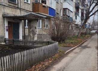 Продается трехкомнатная квартира, 61.1 м2, поселок городского типа Шушенское, 2-й микрорайон, 52