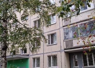 Продается 3-комнатная квартира, 57 м2, Санкт-Петербург, проспект Наставников, 29к3, метро Проспект Большевиков