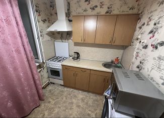 Сдается трехкомнатная квартира, 56 м2, Кириши, улица Энергетиков, 22