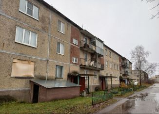 Продаю трехкомнатную квартиру, 52.8 м2, Ленинградская область, посёлок Совхозный, 6