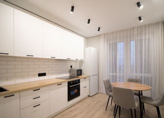 Сдаю 1-ком. квартиру, 45 м2, Татарстан, Бухарская улица, 32к2