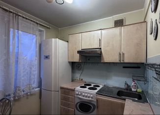 Сдаю 3-ком. квартиру, 60 м2, Москва, улица Маршала Катукова, 19к2, метро Спартак