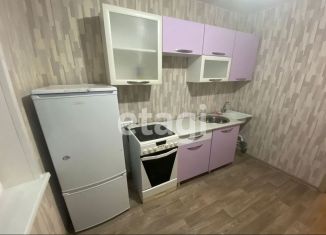 Сдаю 2-ком. квартиру, 58 м2, Красноярск, улица Светлова, 44