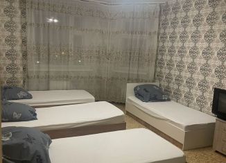 Сдается трехкомнатная квартира, 90 м2, Железногорск, улица Ленина, 63