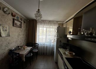 Продается трехкомнатная квартира, 73 м2, Бурятия, улица Клыпина, 18