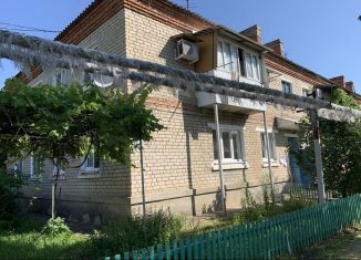 Сдается трехкомнатная квартира, 46 м2, Кореновск, Тимашевская улица, 1