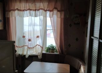 Продается двухкомнатная квартира, 44 м2, Сокол, улица Калинина, 14