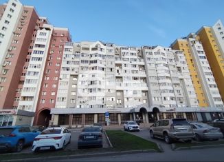 Продаю четырехкомнатную квартиру, 100 м2, Казань, проспект Победы, 100