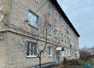 Продается 3-комнатная квартира, 52.5 м2, поселок городского типа Змиевка, Ульяновская улица, 22