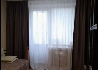 Сдам в аренду 2-ком. квартиру, 49 м2, Таганрог, улица Бабушкина, 54В