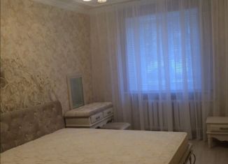 Сдам в аренду 4-ком. квартиру, 78 м2, Ставрополь, улица Дзержинского, 233