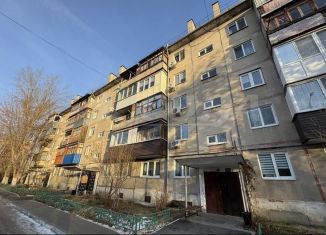 Продам 2-ком. квартиру, 48 м2, Тюмень, Центральный округ, улица Ветеранов Труда, 3