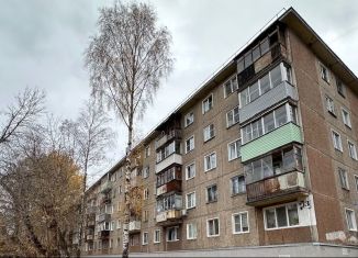 Продается 3-ком. квартира, 57.3 м2, Кировская область, улица Калинина, 3А