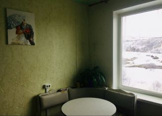 Продается двухкомнатная квартира, 48 м2, Гаджиево, улица Мира, 84