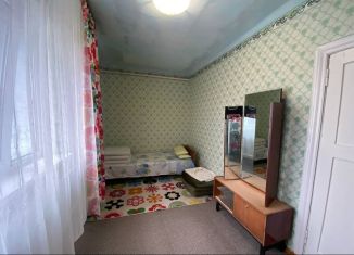 Сдам в аренду двухкомнатную квартиру, 45 м2, Крымск, улица Свердлова, 2