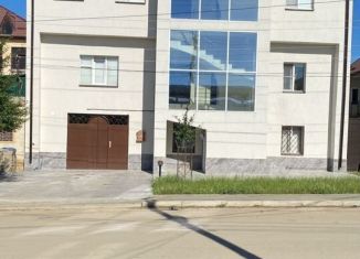 Сдаю в аренду 1-комнатную квартиру, 65 м2, посёлок городского типа Семендер, проспект Казбекова, 114