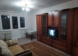 Сдаю в аренду 2-комнатную квартиру, 42 м2, Новочебоксарск, Коммунистическая улица, 24