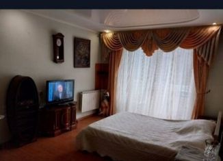 Сдается в аренду однокомнатная квартира, 35 м2, Новороссийск, улица Энгельса, 78