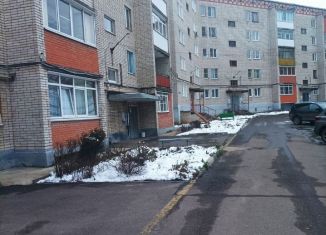 Продаю 1-ком. квартиру, 36 м2, Новомосковск, улица Маяковского, 43