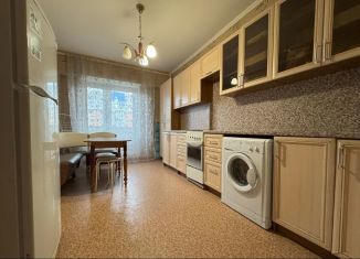 Сдаю 2-ком. квартиру, 70 м2, Чувашия, улица Петра Ермолаева, 1