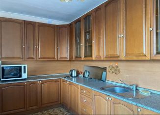 Сдаю 1-ком. квартиру, 50 м2, Абакан, проспект Дружбы Народов, 20А