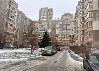 Сдам в аренду 2-комнатную квартиру, 54 м2, Красноярск, улица Молокова, 68