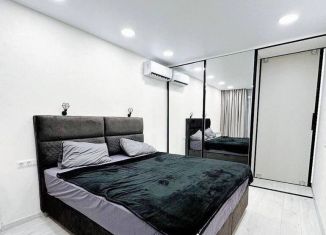 Продаю 1-комнатную квартиру, 50.2 м2, Судак, Набережная улица, 81