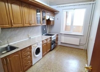 Продам 2-ком. квартиру, 48 м2, Екатеринбург, улица Авиаторов, 10, метро Ботаническая