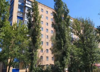 Продам 2-ком. квартиру, 45 м2, Курск, Интернациональная улица, 2