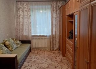 Сдача в аренду 2-ком. квартиры, 40 м2, Новочеркасск, улица Искра, 3