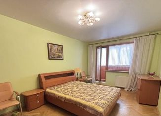 Сдам в аренду 3-ком. квартиру, 80 м2, Москва, улица Твардовского, 3к1, метро Строгино