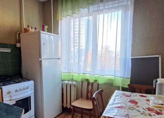 Продам 2-ком. квартиру, 43 м2, Мурманская область, улица Капитана Буркова, 45